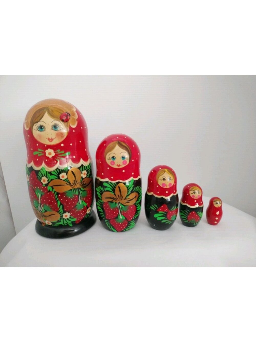 Hand Painted Red Strawberry Wooden Russian Matryoshka Nesting Dolls 5 Pc Excell